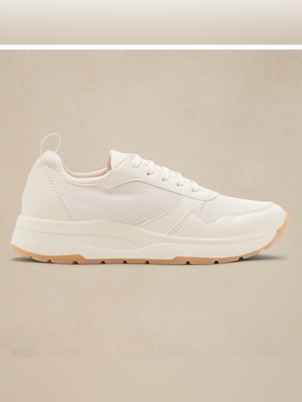Women’s Banana Republic Canvas Sneaker in Cream size 8